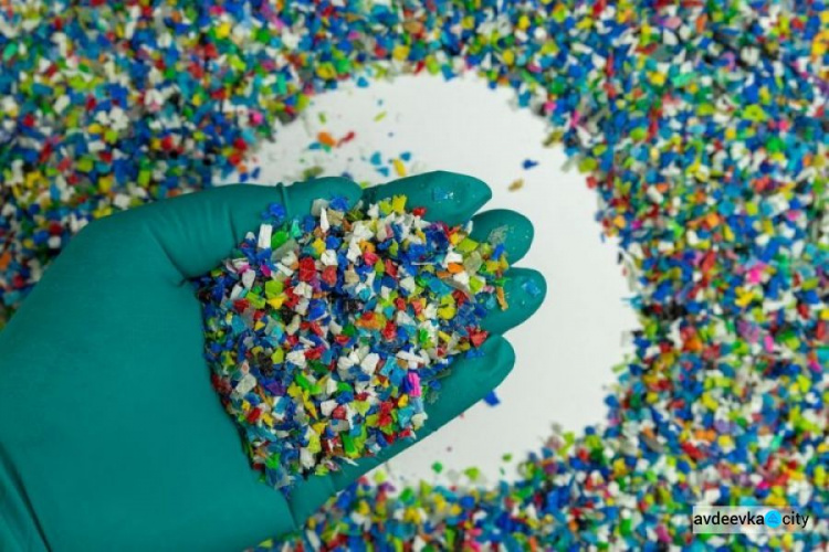 Микропластик – чем он опасен и как от него защититься