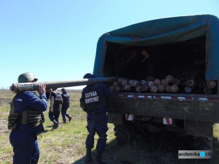 В Ясиноватском районе уничтожили реактивные снаряды: опубликованы фото