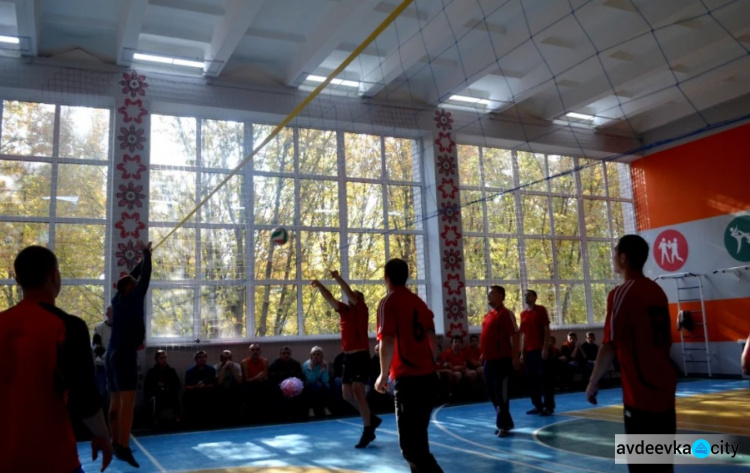 В Авдеевке прошла волейбольная битва: ФОТОРЕПОРТАЖ