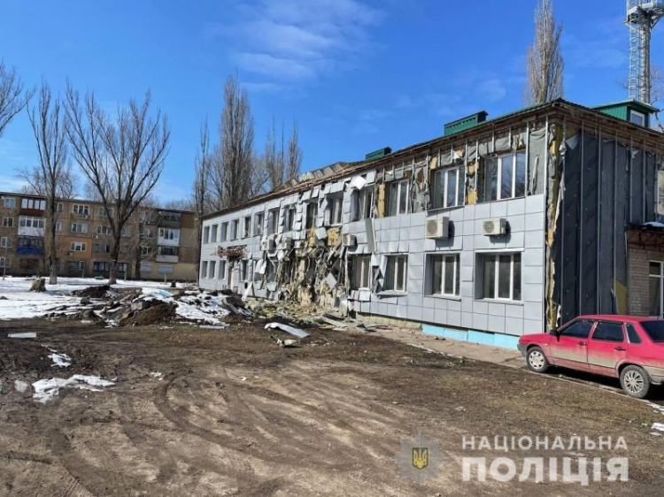 Російські окупаційні війська відкрили вогонь по вулицям Авдіївки: пошкоджено будинки, є поранені та загиблі.