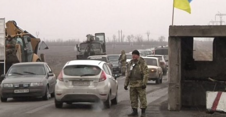 КПВВ и контрольный  пост  "Марьинка" попали под обстрел боевиков  из минометов, стрелкового оружия и гранатометов