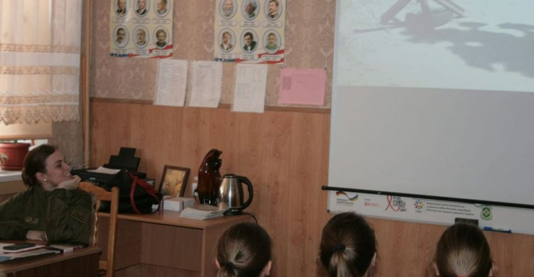 Гости из Авдеевки рассказали детям Иванково о войне (ФОТО)
