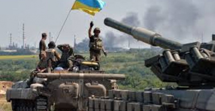 Минувшей ночью  во время обстрелов на Донбассе  были ранены двое украинских военных