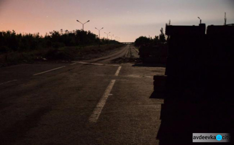Смертельная красота: ночное небо над прифронтовой Авдеевкой (ФОТО)