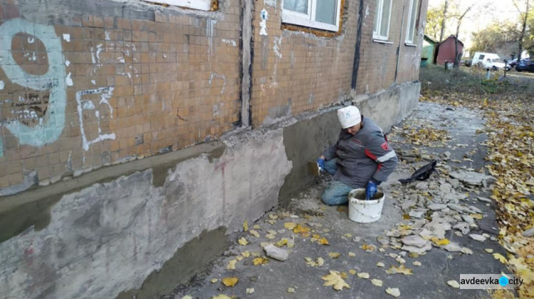 Коммунальщики Авдеевки готовят жилой фонд к зиме