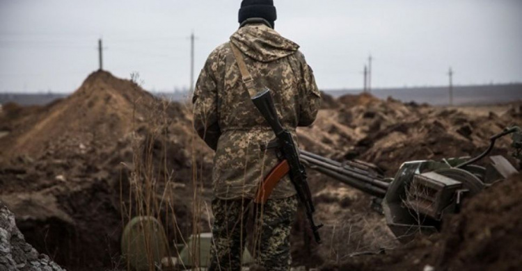 На Донбассе 11 обстрелов, трое украинских воинов получили ранения