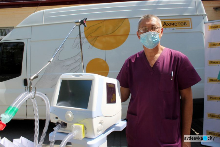 Медики Авдеевки получили аппарат ИВЛ от Фонда Рината Ахметова и Группы Метинвест