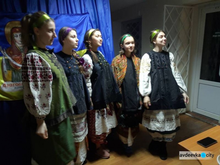В Авдеевке показали, как быть украинской женщиной: фоторепортаж