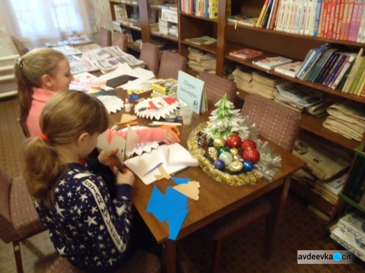 В Авдеевке работает новогодняя мастерская «Новогодние перезвоны»