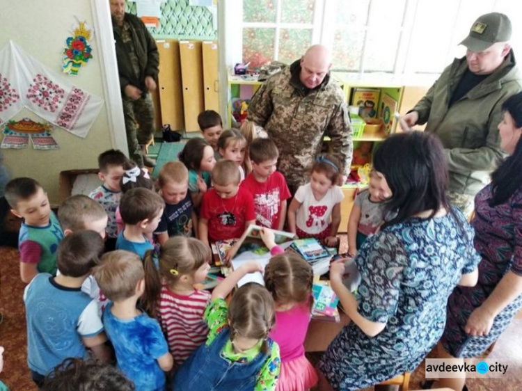 Авдеевские «симики» сообщили, что дети и военные получили помощь (ФОТО)