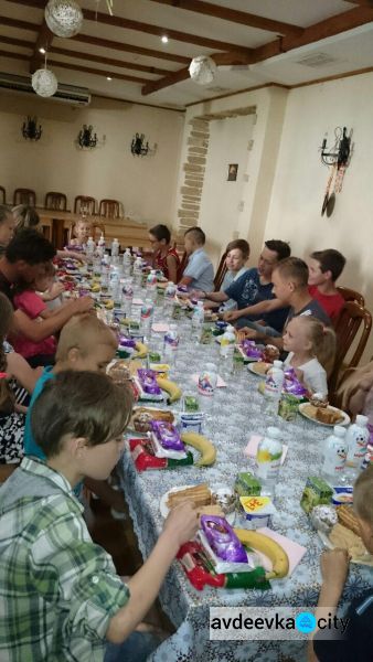Для маленьких льготников из Авдеевки организовали  праздник беззаботного детства (ФОТО)