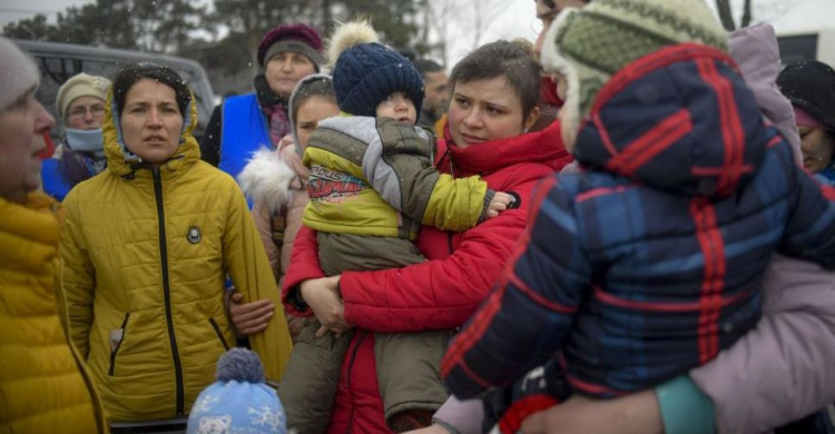 На кордонах в чотирьох областях України розгорнули понад 80 наметів для переселенців