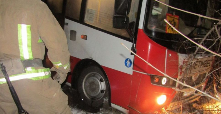 Спасатели Авдеевки вызволили из плена автобус, перевозивший детей: опубликованы фото