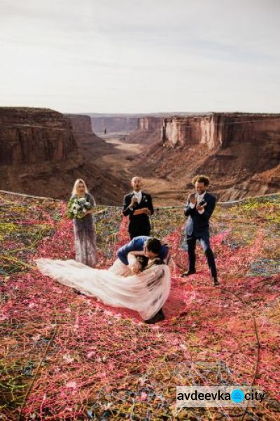 Молодожены устроили свадьбу на высоте 120 метров (ФОТО+ВИДЕО)