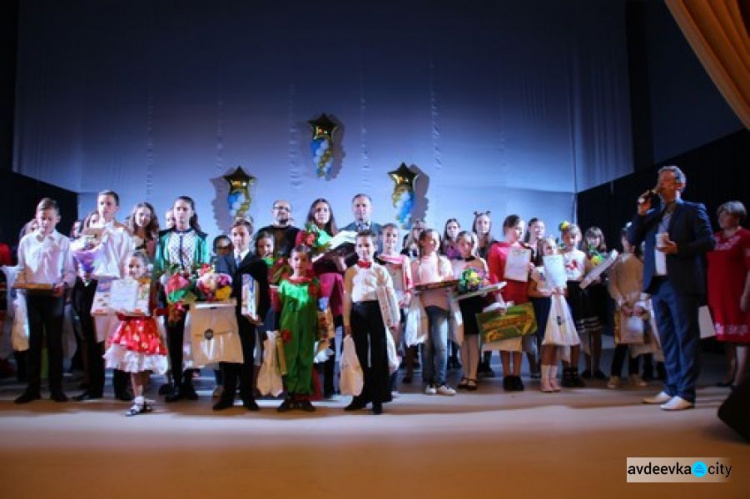 Многодетные семьи Авдеевки показали таланты на областном фестивале (ФОТО)