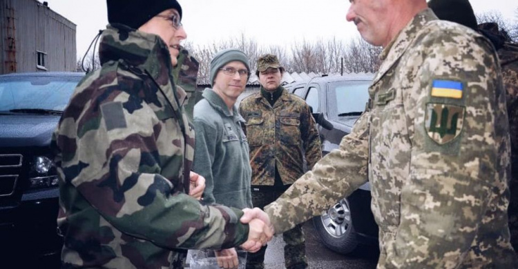 Зарубежные партнеры посетили бригаду, которая защищает Авдеевку