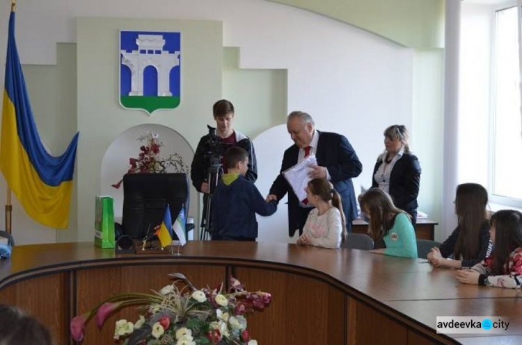 Пасхальные подарки, вышиванки и массу впечатлений привезут школьники из Ровно в Авдеевку (ФОТО + ВИДЕО)