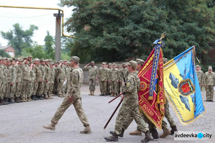 В Авдеевке освятили новый боевой флаг 72-й бригады (ФОТО)