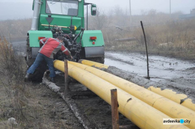 АКХЗ помогает строить важнейший для Авдеевки газопровод не только финансово: фото