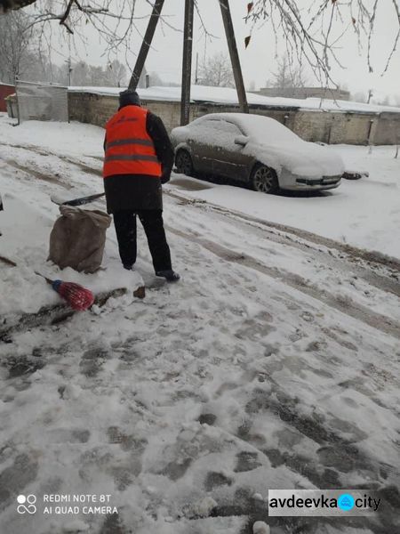 В Авдеевке выпал снег (ФОТОФАКТ)
