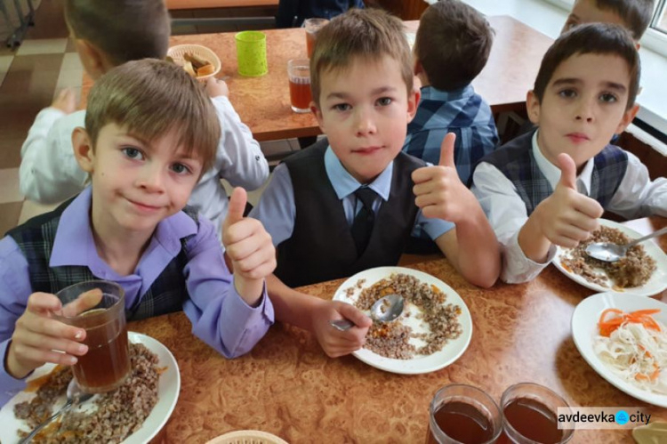 Реформа школьного питания: школы Донетчины переходят на обновленное меню