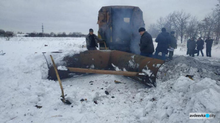 Донбасс: ранены сотрудники КП «Вода Донбасса», их автомобиль подбит (ФОТО)
