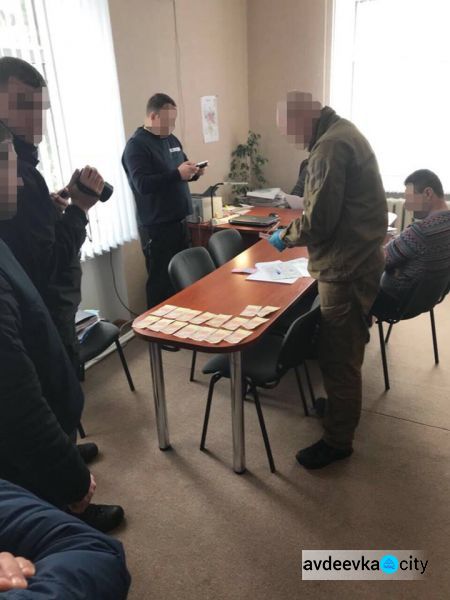 Военная прокуратура поймала на взятке зама руководителя одного из прифронтовых городов Донетчины (ФОТО)