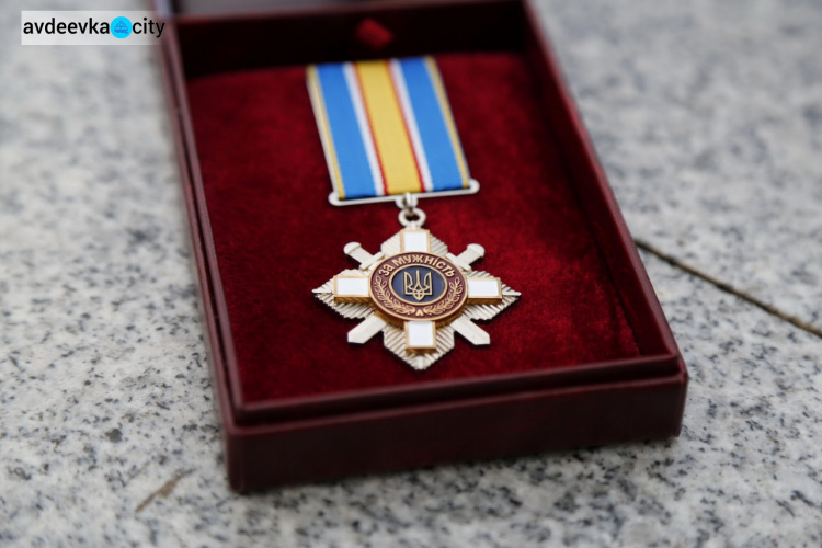 Орденом "За мужество" награждена 21-летняя девушка-медик,  спасавшая бойцов под Авдеевкой