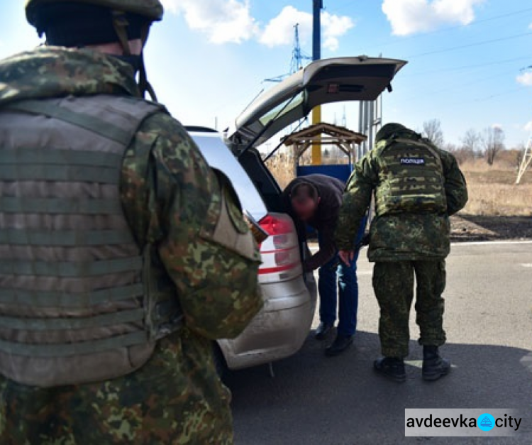 На Донбассе за неделю на контрольно-пропускных пунктах зафиксировали более 100 нарушений (ФОТО)