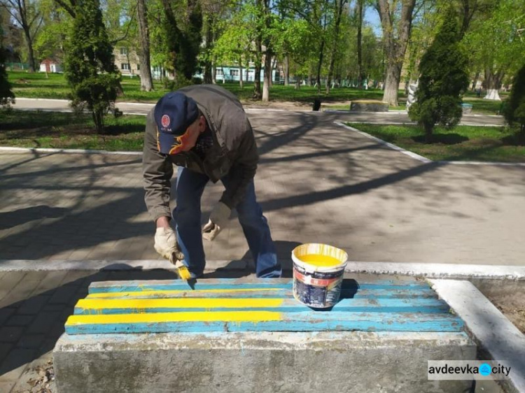 Авдеевцев просят быть осторожными: на бульваре Шевченко проходят покрасочные работы