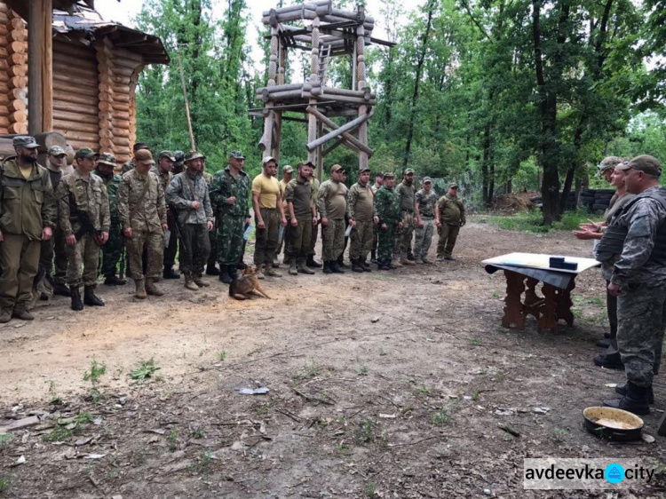 Под Авдеевкой наградили бойцов 39-го добровольческого батальона (ФОТО)