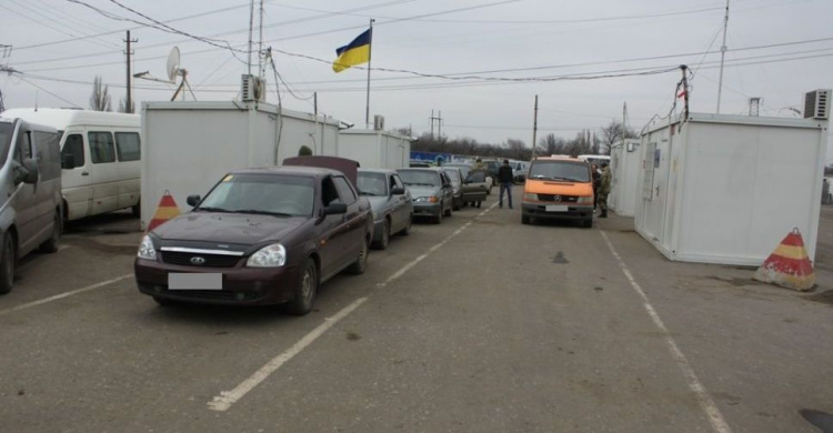 Донбасские пункты пропуска: больше всего авто утром скопилось в районе «Майорска»
