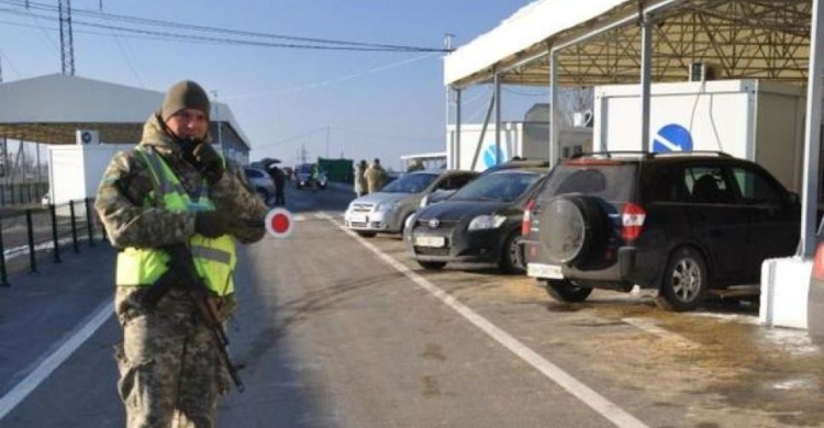 Пятнадцать человек получили отказ в пересечении линии разграничения на Донбассе