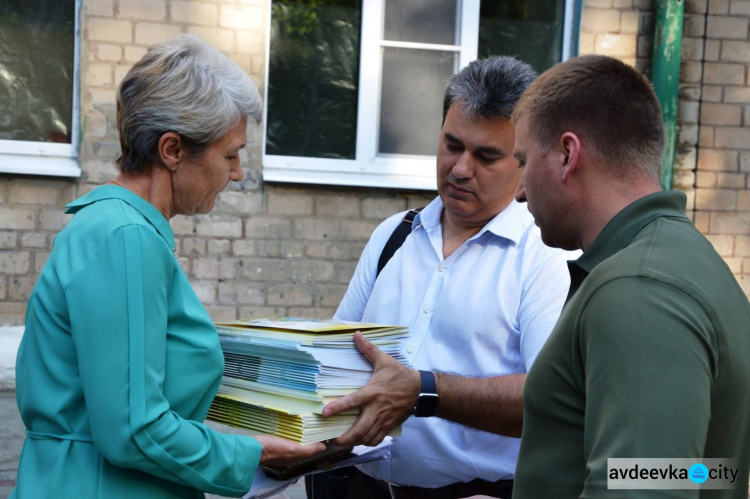 В Авдеевку доставили «экологические книги» (ФОТО)