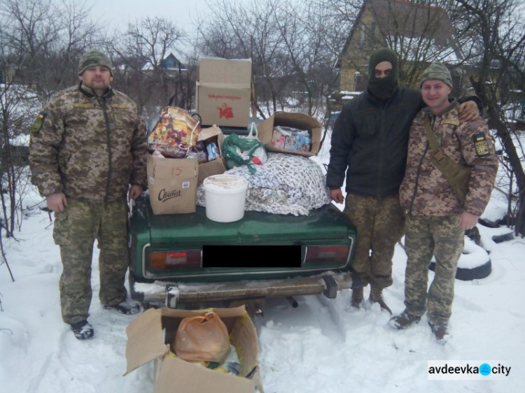 Представители CIMIC Avdeevka передали воинам помощь и окунулись в прорубь