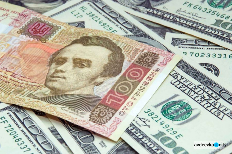 Курс долара в Україні може стабілізуватись: що для цього потрібно