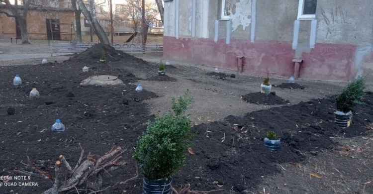 Жители ОСМД «Юбиляр-Авдеевка» продолжают обустраивать придомовую территорию в рамках конкурса социальных проектов (ФОТОФАКТ)