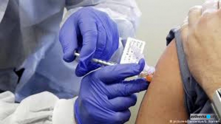 Вакцинация в пять этапов: назван месяц, с которого украинцев начнут массово прививать от коронавируса