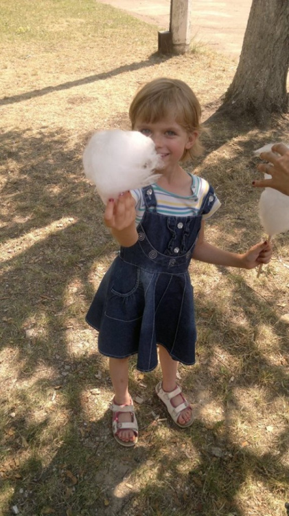 В Авдеевке дети, отдыхающие в летнем лагере, получили сладкие подарки (ФОТО)