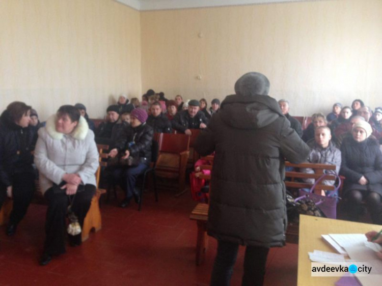 В Авдеевке закрывают очередную школу. Родители школьников собираются на акцию протеста