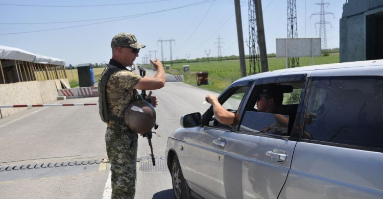 Донбасские пункты пропуска: пассажиро-транспортный поток упал