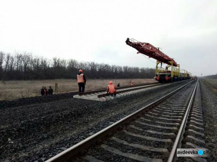 Поезда для Донбасса: железнодорожники работают над увеличением пропускной способности (ФОТО)
