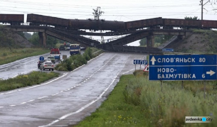 На трассе Славянск-Донецк-Мариуполь перекрывают движение