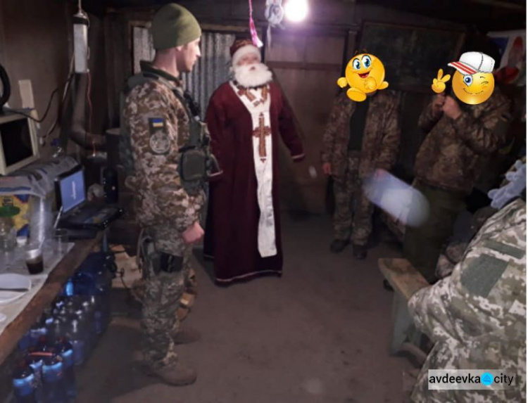 Авдеевские "симики"  помогли доставить военным угощения и создать праздничное настроение в Рождество