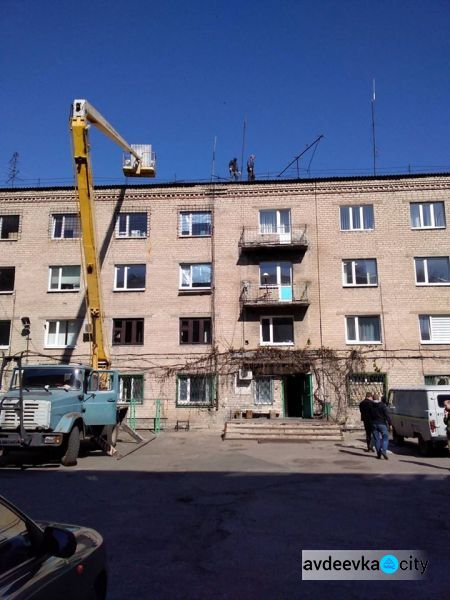 В Авдеевке продолжаются ремонтные работы:фотофакт