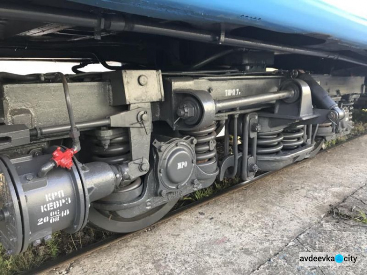 На Донбассе запустят поезд, который пережил обстрел (ФОТО)