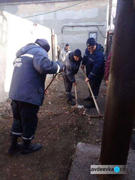 Авдеевские спасатели наводят чистоту (ФОТО)