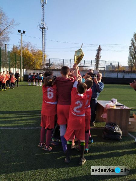 В Авдеевке состоялся турнир по мини-футболу среди детей 11-12 лет на Кубок Мусы Магомедова (ФОТО)