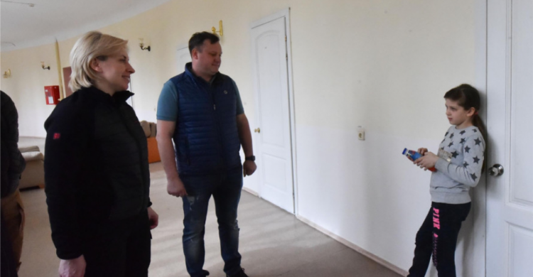 Ірина Верещук відвідала Центр розміщення переселенців, створений Метінвестом у Запоріжжі