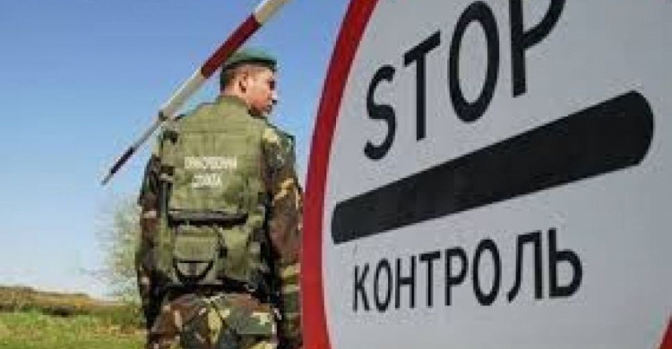На КПВВ Донбасса за сутки дважды выявляли выданные боевиками "документы"